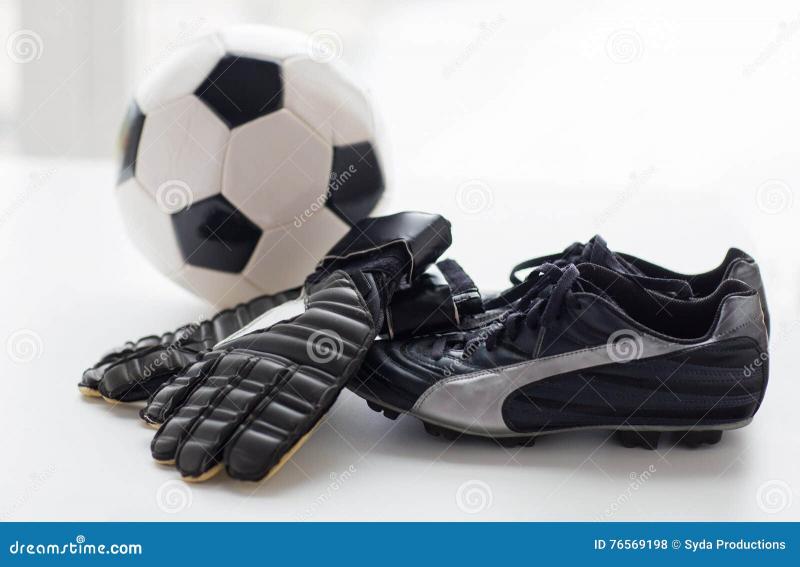 Goalie Shoes that Dominate: 14 Must-Have Features for Soccer Cleats to Boost Goalkeeper Game