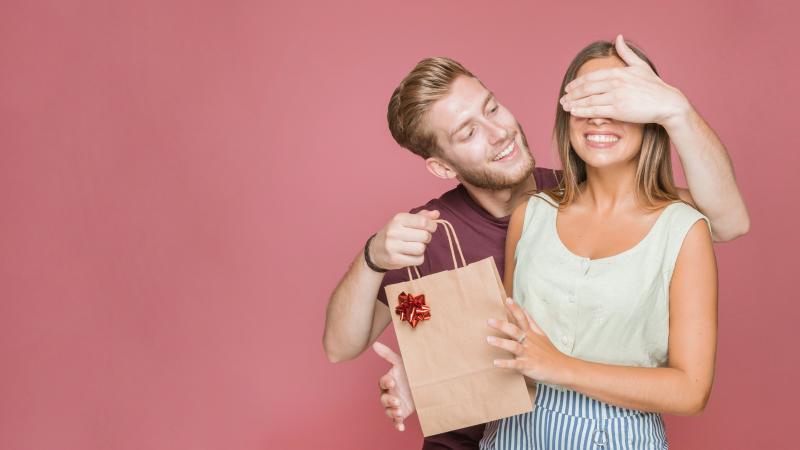 Golfing Gifts For Dad Worth Buying This Year: 15 Awesome Ideas To Make Him Smile