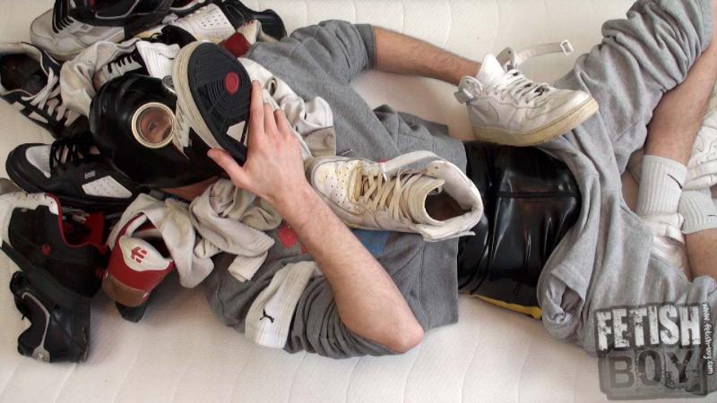 Got Smelly Sneakers. Clean Them Like a Pro with Sneaker Lab