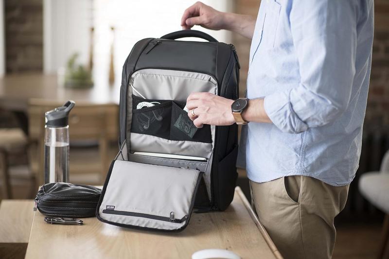 How to Choose the Best Black Backpack for Work: 7 Essential Features to Look For