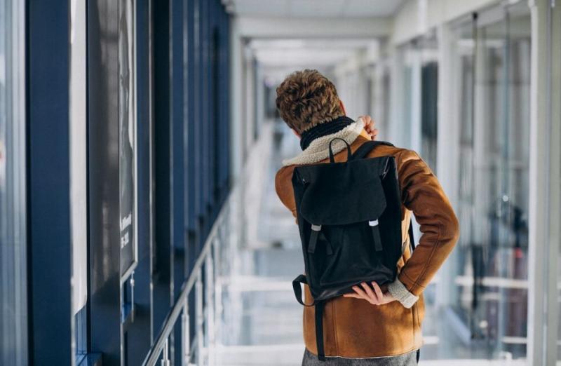 How to Choose the Best Black Backpack for Work: 7 Essential Features to Look For