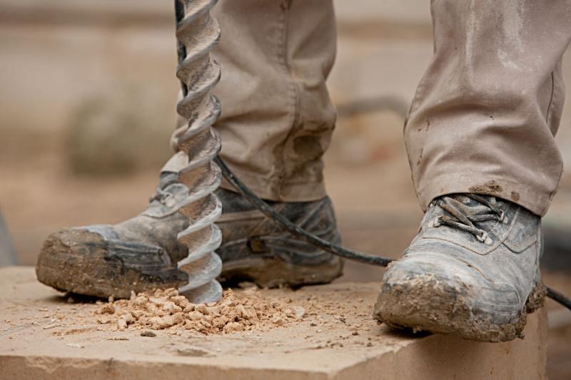 How To Choose The Best Work Shoes For Yardwork in 2023