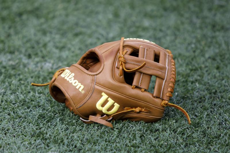 How to choose the perfect softball glove. : The 15-step glove fitting guide