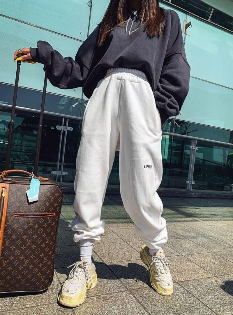 How To Perfectly Style DSG Sweatpants For Women This Year