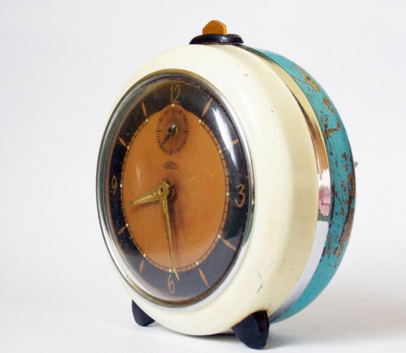 How To Still Wind-Up Your Vintage Alarm Clock In 2023