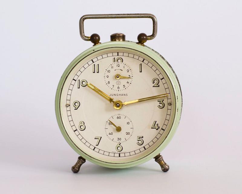 How To Still Wind-Up Your Vintage Alarm Clock In 2023