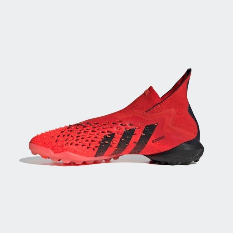 Is This Revolutionary Soccer Cleat Design The Future: Introducing Predator Laceless Cleats With Unmatched Precision And Control