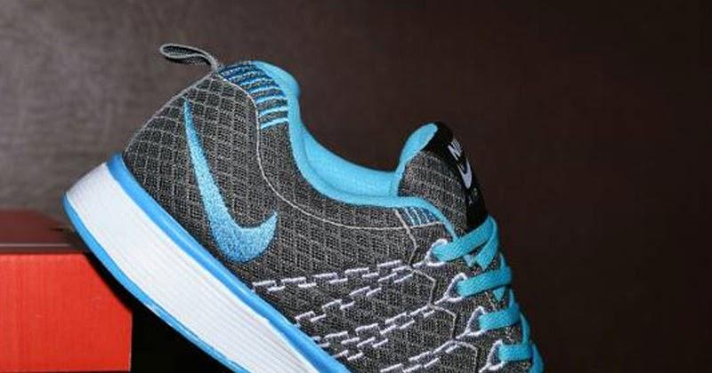 Is This The Ultimate Nike Flyknit Gray Style Guide. The Surprising Shoe That Works for Any Outfit