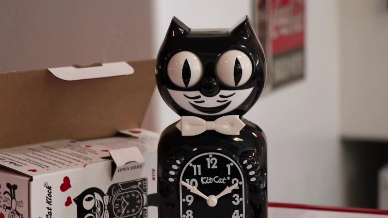 Is This Vintage Felix The Cat Clock Worth Buying. Captivate Your Home Decor