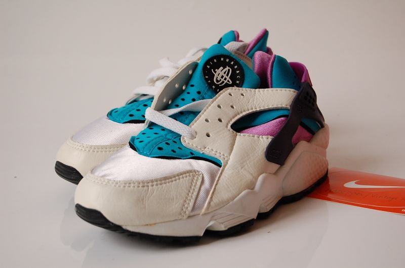 Look Cool and Colorful with the Standout Blue Nike Huarache for Women