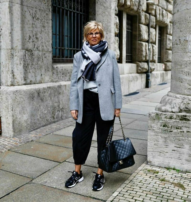 Look Fabulous At Any Age: 15 Stylish Tank Tops For Older Women Worth Trying