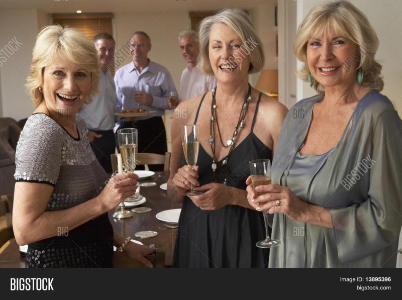 Look Fabulous At Any Age: 15 Stylish Tank Tops For Older Women Worth Trying