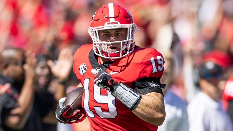 Looking for a Unique Gift: 15 Reasons to Buy a Georgia Bulldogs Football Jersey