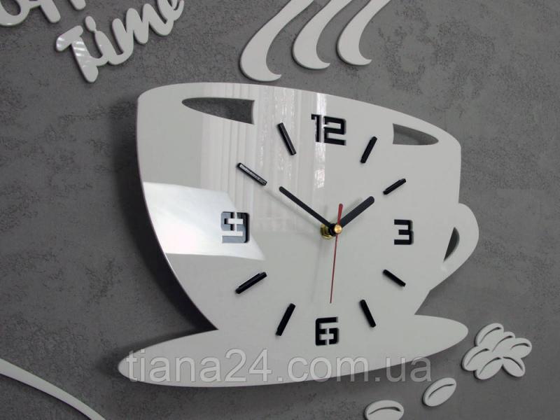 Looking for a Unique Wall Clock in 2023. 8 Reasons Why a Silent Sweep Table Clock in Pink is Perfect