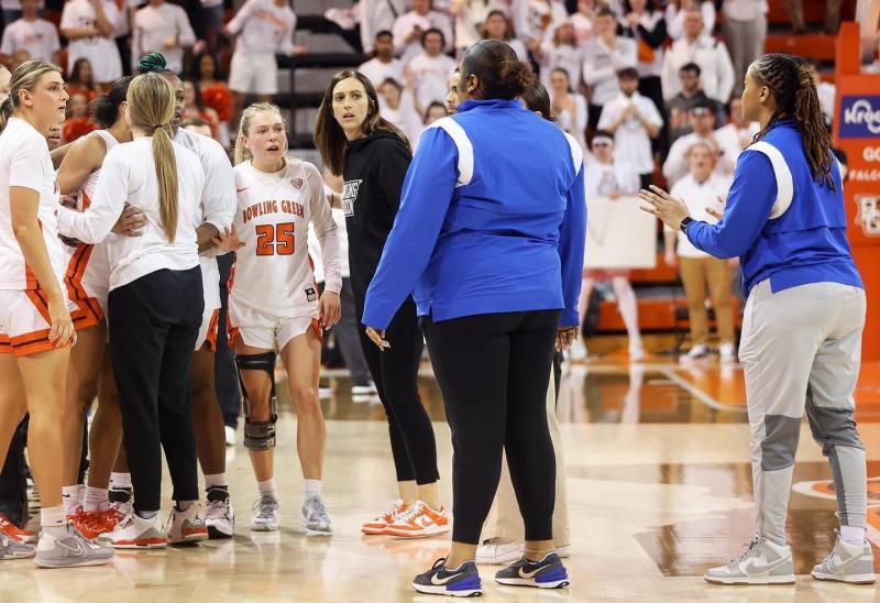 Looking for Comfort When Playing Hoops: The Best Women