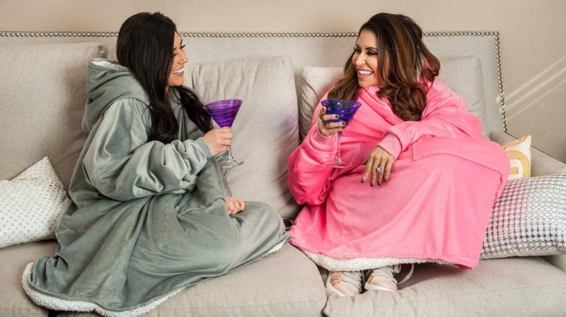 Looking for Comfy and Stylish Plus Size Hoodies for Women. Find The Perfect Cozy Sweatshirt Here