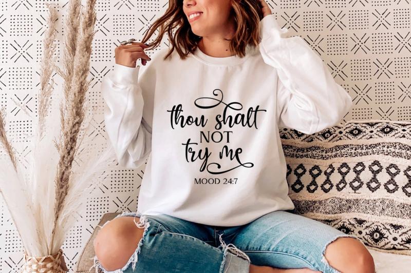 Looking for Comfy and Stylish Plus Size Hoodies for Women. Find The Perfect Cozy Sweatshirt Here