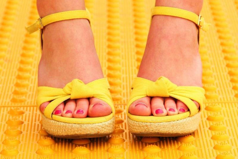 Looking For Comfy Yet Stylish Shoes This Summer. Find Out Why Foam Slides Are Your Best Bet