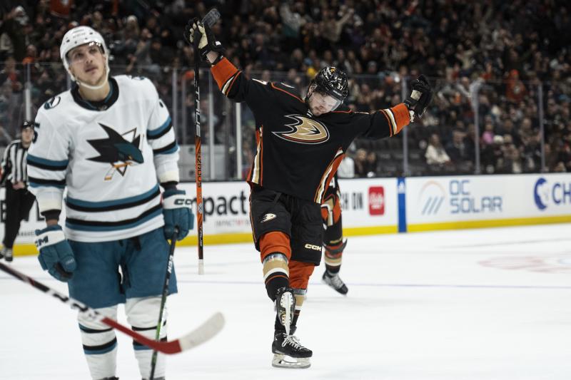 Looking for Ducks Gear Nearby: 15 Ways to Get Official Anaheim Ducks Apparel for Diehard Hockey Fans