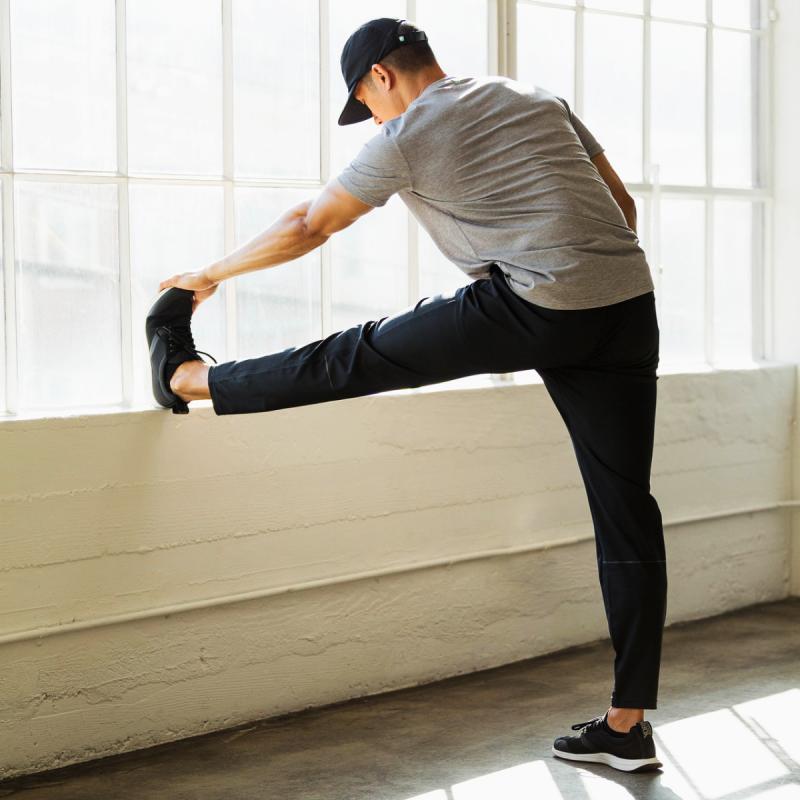 Looking For Form-Fitting Workout Bottoms Guys: Why Tight Gym Pants Are Key For Men