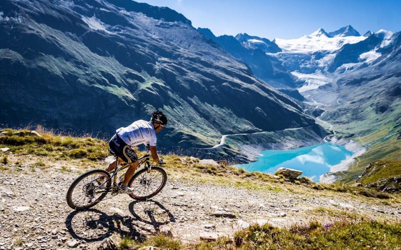 Looking for New Cycling Shoes This Year. Discover the Best White Options for Road and MTB