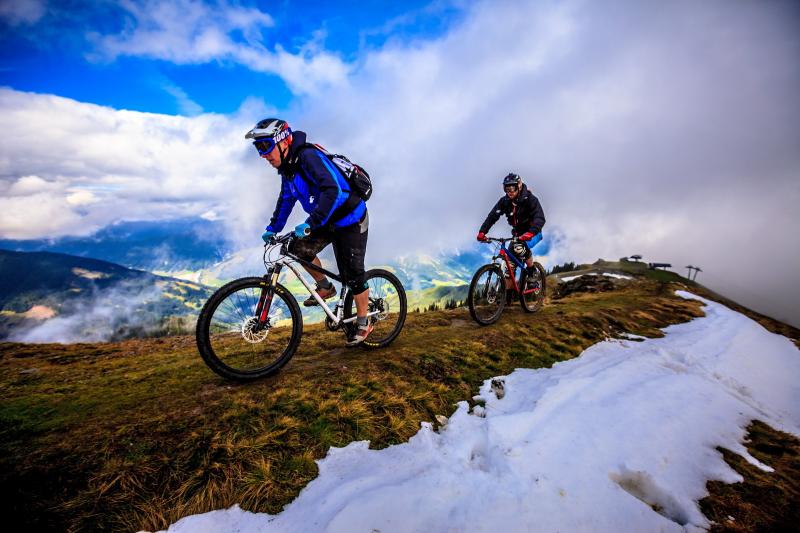 Looking for New Cycling Shoes This Year. Discover the Best White Options for Road and MTB