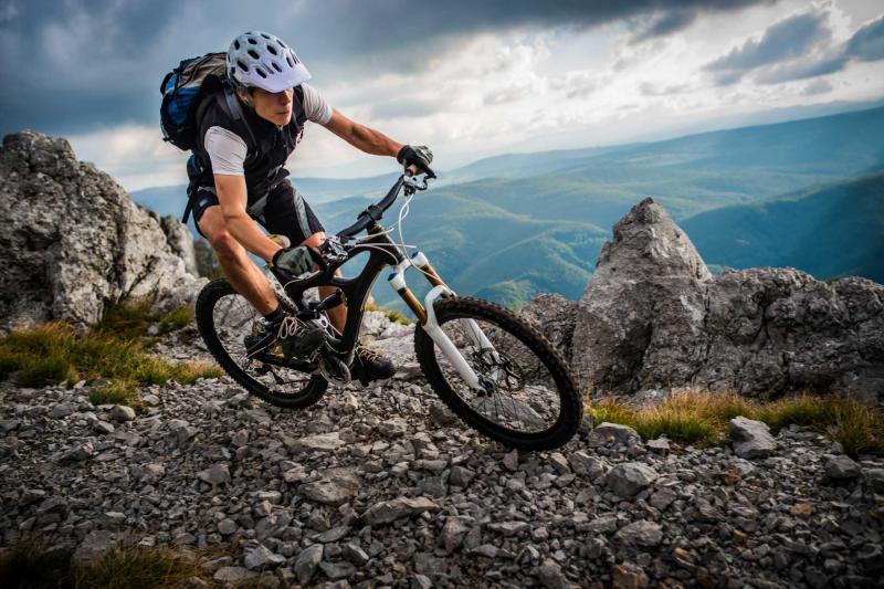 Looking for New Cycling Shoes This Year. Discover the Best White Options for Road and MTB