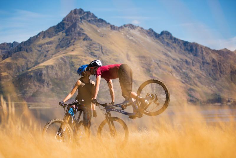 Looking for New Cycling Shoes This Year. Discover the Best White Options for Road and MTB