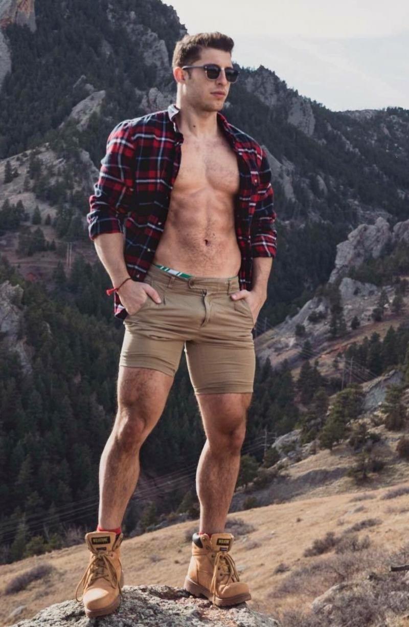 Looking for New Golf Shorts This Season: Discover the Hottest Red Golf Shorts for Men in 2023