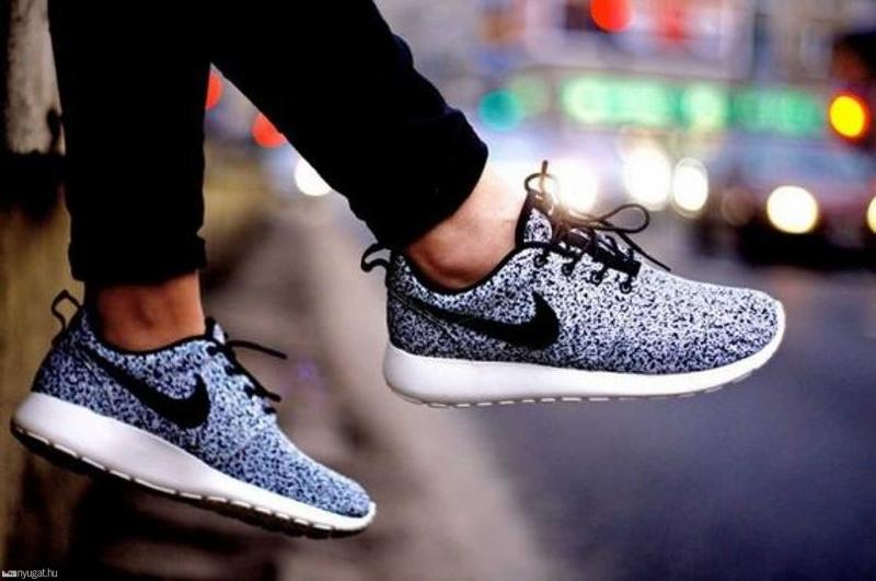 Looking for New Sneakers This Year. Discover the Best Women