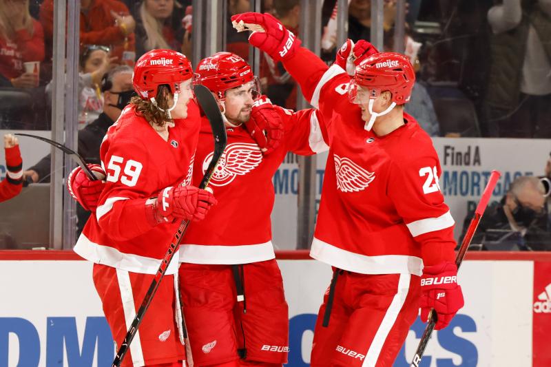 Looking For Red Wings Gear Near You in Detroit: 15 Can