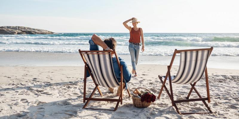 Looking for the Best Beach Chair this Summer. Discover the Hurley Deluxe Backpack Chair
