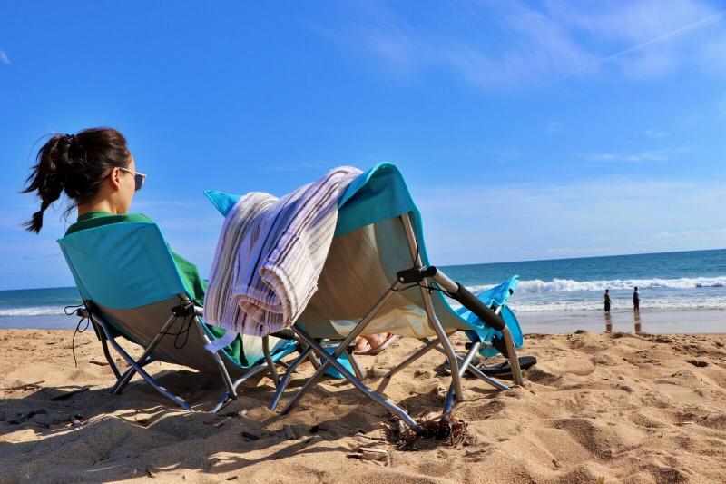 Looking for the Best Beach Chair this Summer. Discover the Hurley Deluxe Backpack Chair