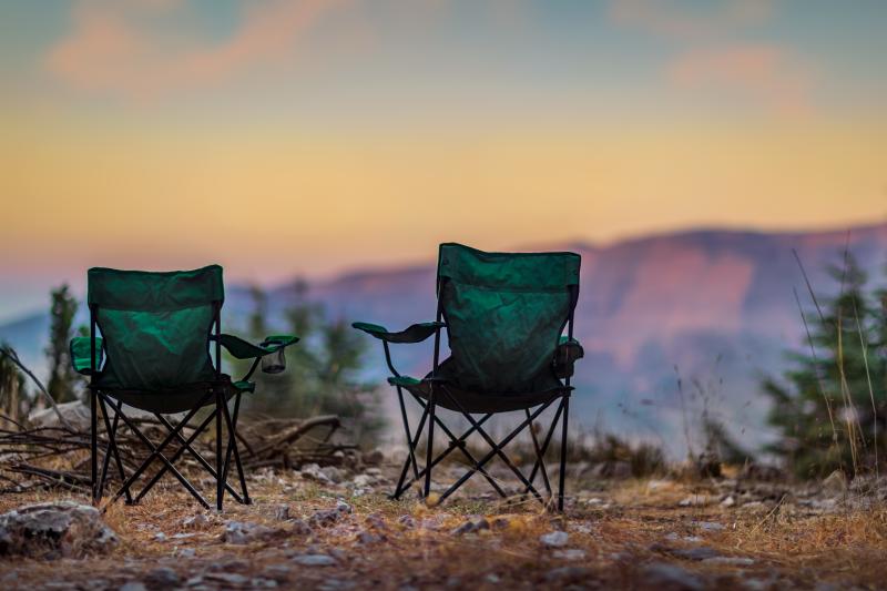 Looking for the Best Beach Chair this Summer. Discover the Hurley Deluxe Backpack Chair