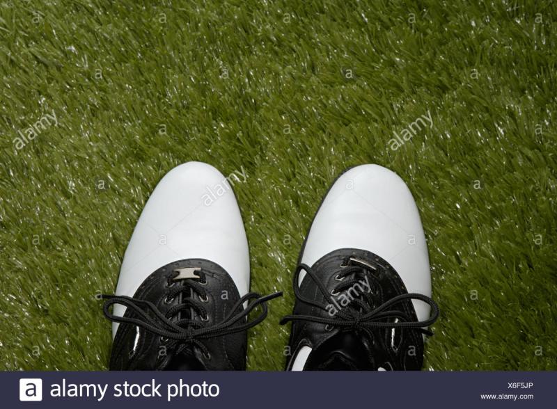 Looking for the Best Black Golf Shoes This Year