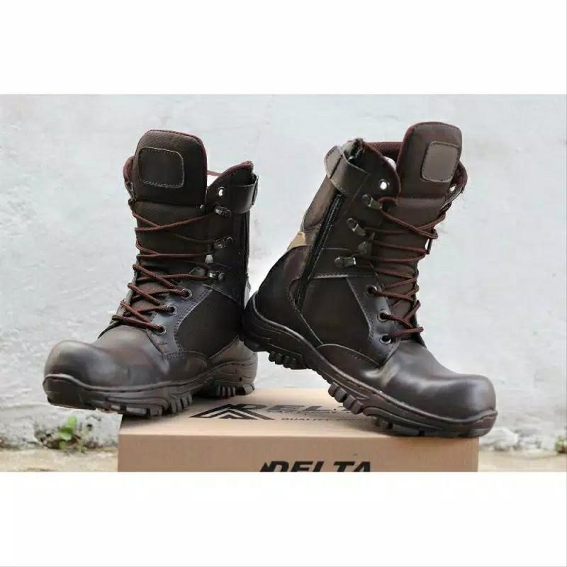 Looking for the Best Extra Wide Work Boots. Find Out Which 16 Inch Logger Boots Deliver Top Performance Here