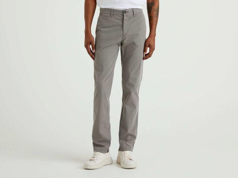 Looking for the Best Golf Chino Pants in 2023. Try These Top Brands