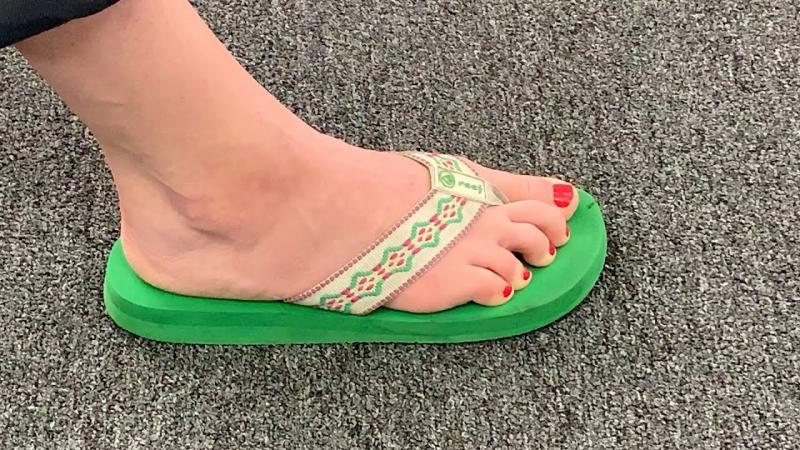 Looking For The Best Golf Sandals This Year. Discover The Top FootJoy Flip Flops For Men