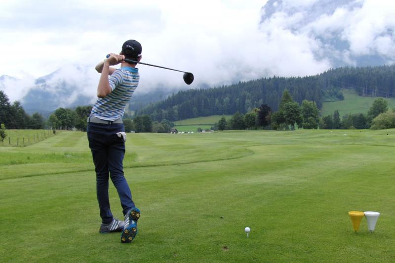 Looking for the Best Golf Shorts for Teens This Year: 15 Must-Have Features in Junior Golf Apparel
