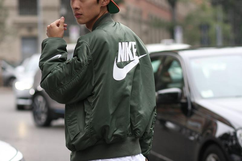 Looking for the Best Golf Windbreaker in 2023. Try These Top 15 Styles