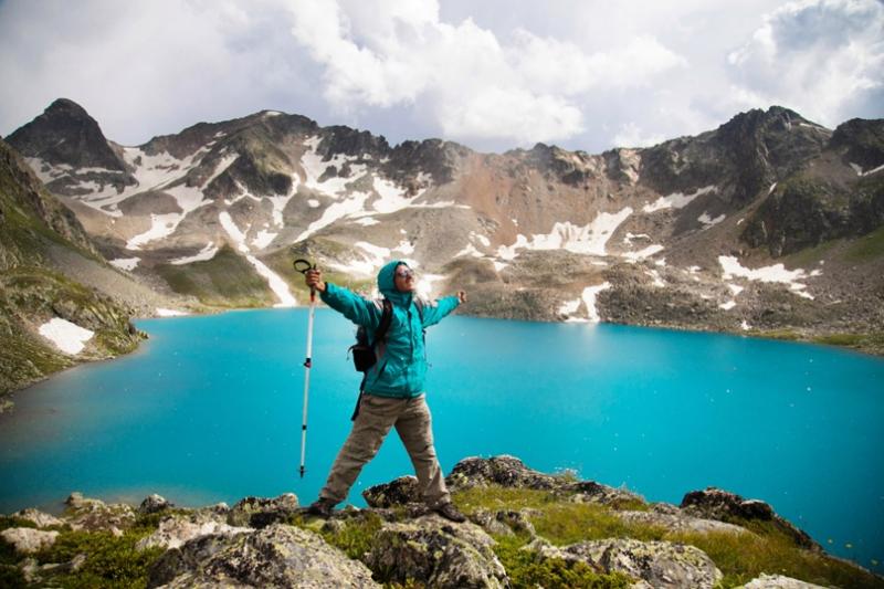 Looking for the Best Hiking Clothes This Year. Discover the 15 Essentials for Comfortable Camping and Hiking