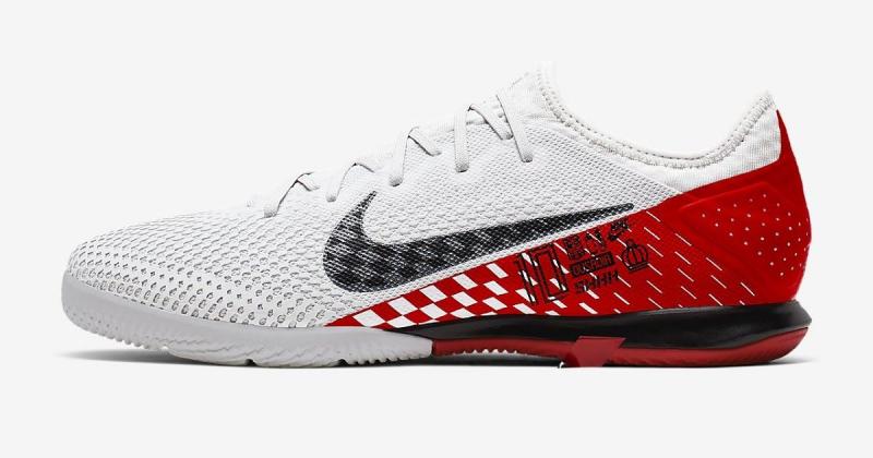 Looking For The Best Indoor Cleats This Year. Get The 15 Most Popular Nike Indoor Soccer Shoes Now