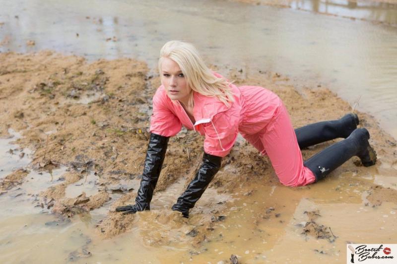 Looking for The Best Mudding Boots & Waders. : Discover Our Top 15 Tips For Staying Dry and Stylish This Season
