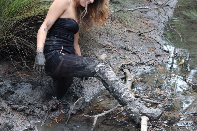 Looking for The Best Mudding Boots & Waders. : Discover Our Top 15 Tips For Staying Dry and Stylish This Season