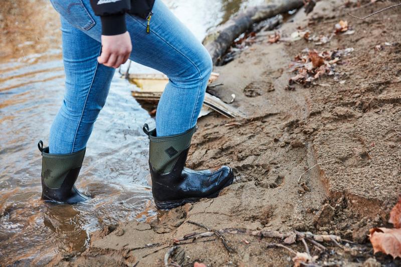 Looking for The Best Mudding Boots & Waders. : Discover Our Top 15 Tips For Staying Dry and Stylish This Season