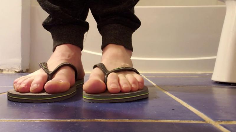 Looking for The Best Nike Slippers for Men This Year. Find Our Top 10 Here
