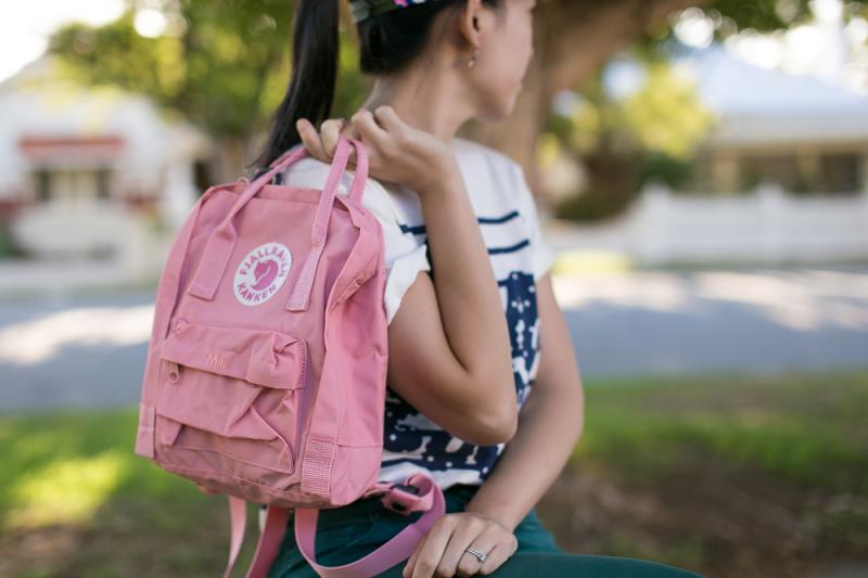 Looking for The Best Pink Backpack. How To Choose Between Black and Pink Backpacks