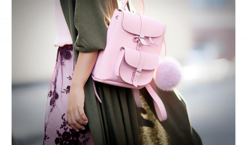 Looking for The Best Pink Backpack. How To Choose Between Black and Pink Backpacks