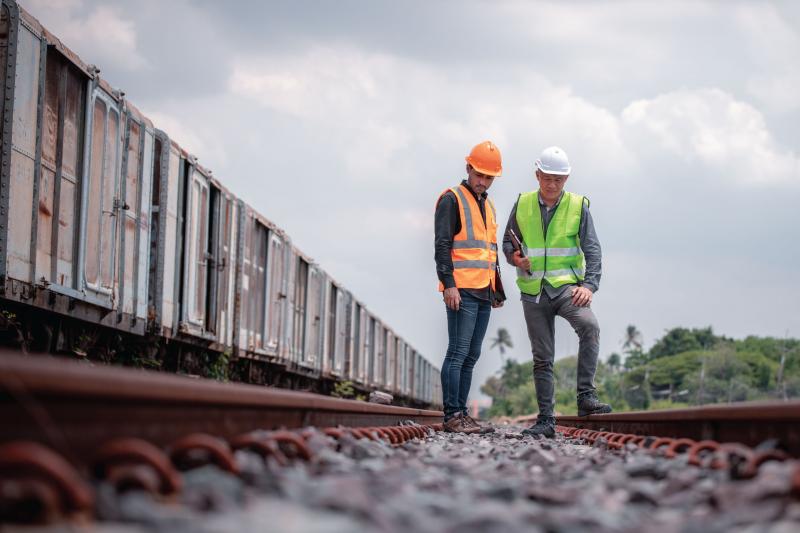 Looking for the Best Work Boots for Railroaders. Find Out the Top 15 Here