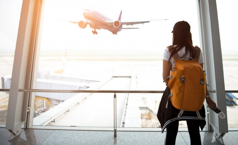 Looking for the Perfect Airplane Pants to Travel in Comfort. Find Out the 14 Features You Need